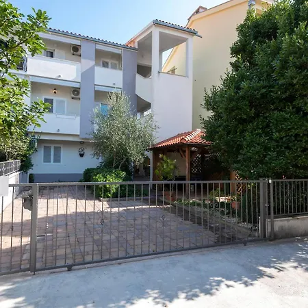Amazing Apartment In Baska Voda Baska Voda